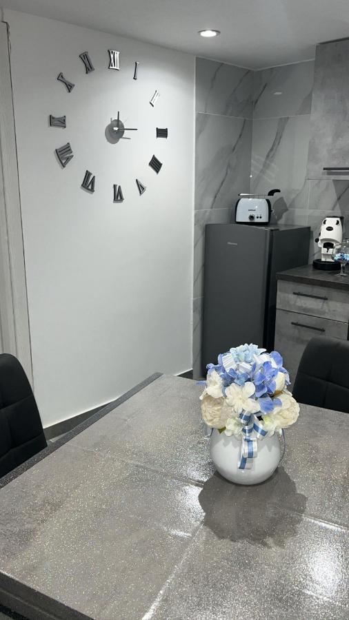 Casa Aurora Apartment Наполи Екстериор снимка