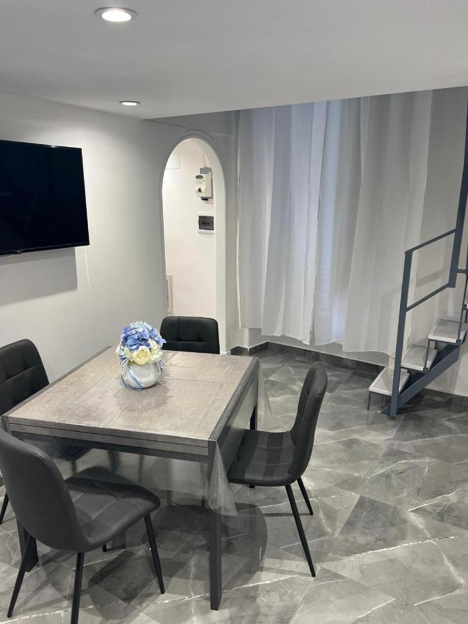 Casa Aurora Apartment Наполи Екстериор снимка